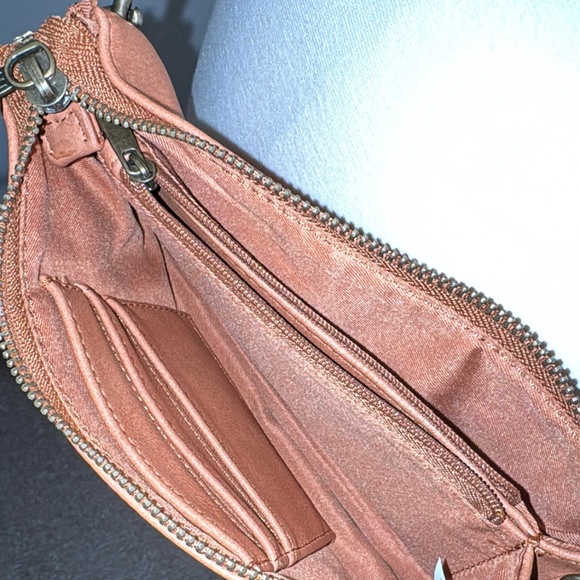 Universal Thread Purse - Picture 7 of 10